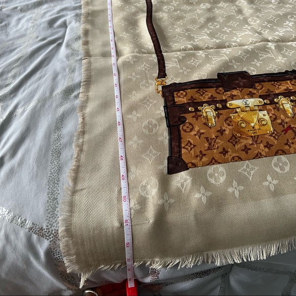 Louis Vuitton Monogram Shawl/Scarf/Wrap - Picture 6 of 9